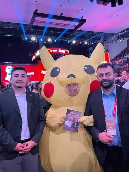 Antalyalı Pikachu CHP Kurultayı’nda 7
